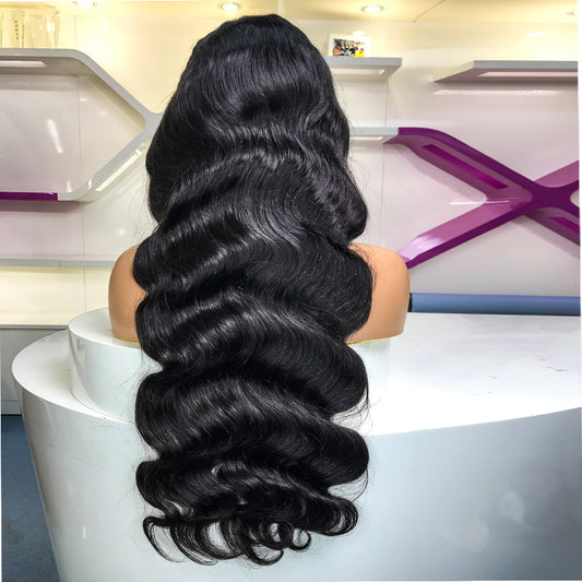 Peluca frontal completa HD de 13 x 4 con nudos blanqueados y línea del cabello prearrancada.