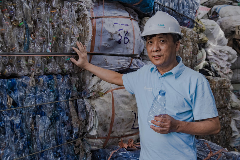 Remove 5 ocean bound plastic bottles - Viva Koutour Cosmetics