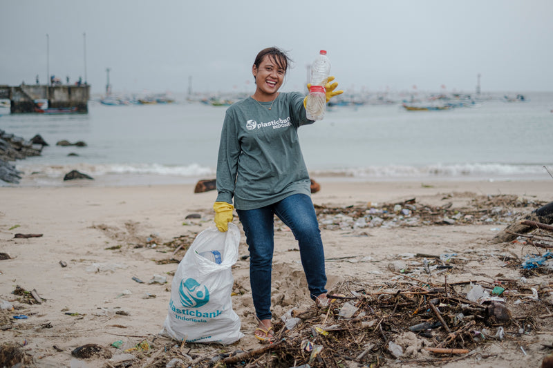 Remove 5 ocean bound plastic bottles - Viva Koutour Cosmetics